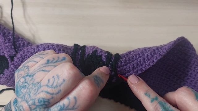 How to Emboss Crochet a Spider Beanie Kat Cat Hat Tutorial смотреть онлайн