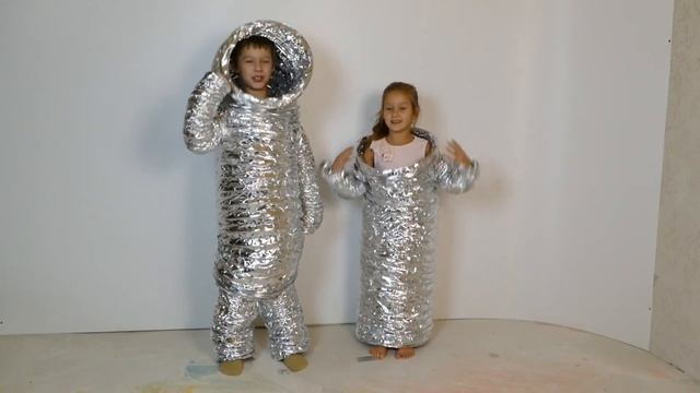 Костюм КОСМОНАВТОВ своими руками!Costumes astronauts with their hands !! смотреть онлайн