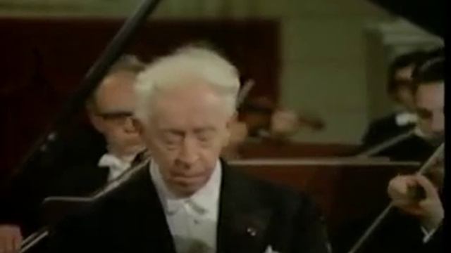 Beethoven Concerto No. 3 Mvt. 1 - Artur Rubinstein (1of2)