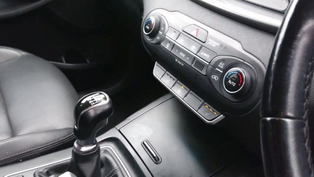 ONLY ONE OWNER + 7 SEATS + SAT NAV | Kia Sorento 2.2 CRDi KX-2 AWD | Dunfermline смотреть онлайн