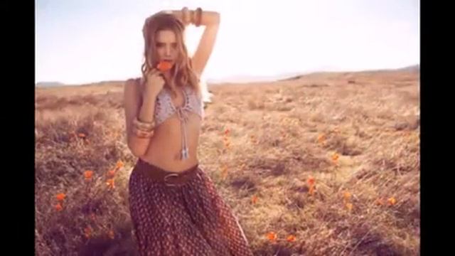 ДЕВЧОНОЧКА В ЦВЕТАСТОМ САРАФАНЕ смотреть онлайн