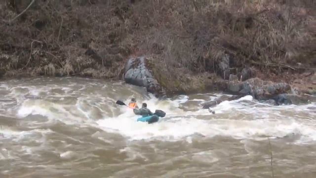 Сплав по реке 2015.04.26 р Есауловка Порог 'Плита' Вид с берега смотреть онлайн