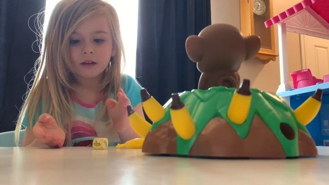 Banana Blast Game with My Mom and Dad | Pull The Bananas Until The Monkey Jumps Game смотреть онлайн
