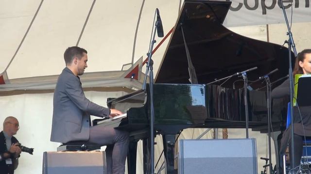 Dino With Strings - Hugso