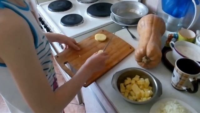 Ребёнок готовит тыквенный суп смотреть онлайн