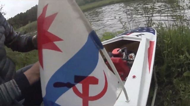Бензиновая радиоуправляемая лодка "Eagle". Запуск, покатушки! Част 1. смотреть онлайн