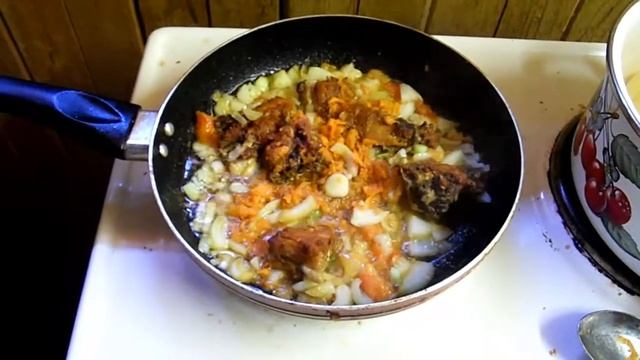 Спагетти с курицей, салат, квас из березового сока смотреть онлайн