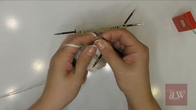 "Вяжем квадрат из центра косами. Часть 2" - вяжем спицами вместе с Lorraine Woolheart смотреть онлайн