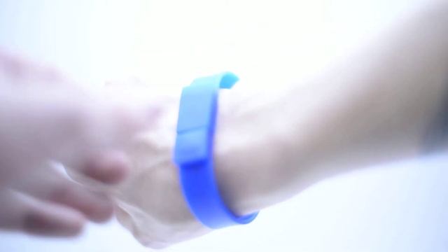 Флешка браслет смотреть онлайн