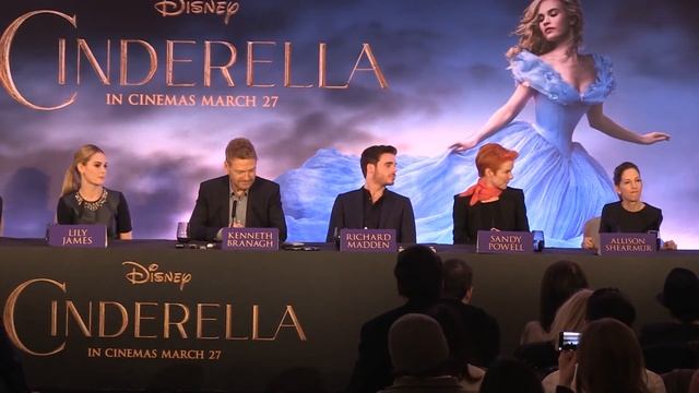 Cast and Filmmakers React to Cinderella Dress Size 'Issue' смотреть онлайн