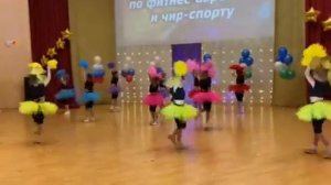 Команда "Карамельки" танец "Радуга-дуга"