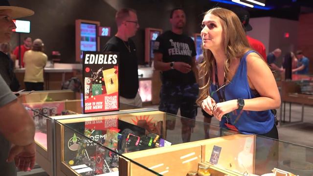 LARGEST DISPENSARY IN THE WORLD + INTERGALACTIC GUMMIES! | Kosmik Brands @ Planet 13 - Las Vegas смотреть онлайн