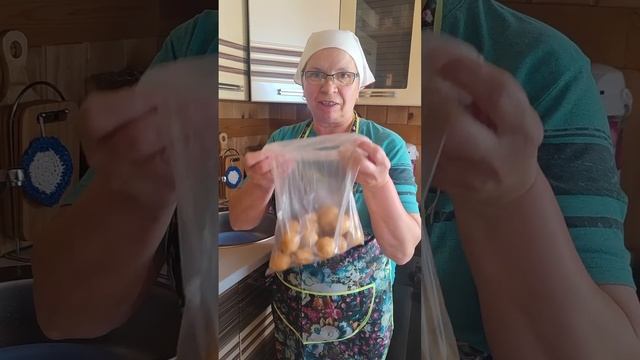 Накормила гостей "деликатесом" из мелочи смотреть онлайн