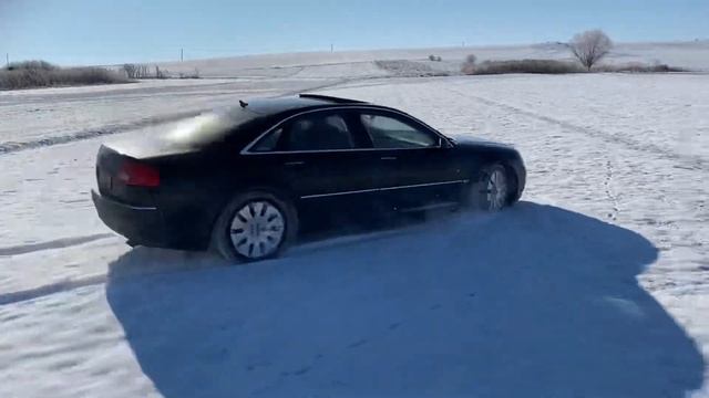 Audi A8 drifting in the snow смотреть онлайн