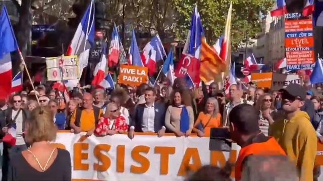 Тысячи Французов за выход из НАТО, ЕС и отставку Макрона смотреть онлайн