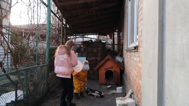 VLOG // Vredina Life у нас в гостях // Дарим и получаем подарки // Злата готовится в президенты // смотреть онлайн