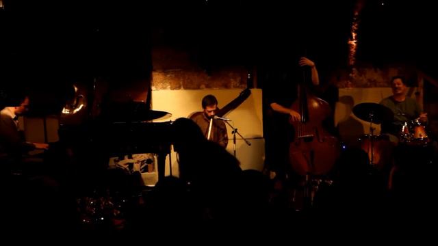 Harris Labrakis Quartet - Σιγανή βροχή смотреть онлайн