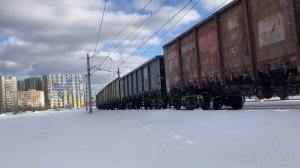 «Весна пришла?» Электровоз ВЛ11-759/667А с вывозным грузовым поездом. Ст. Бескудниково.