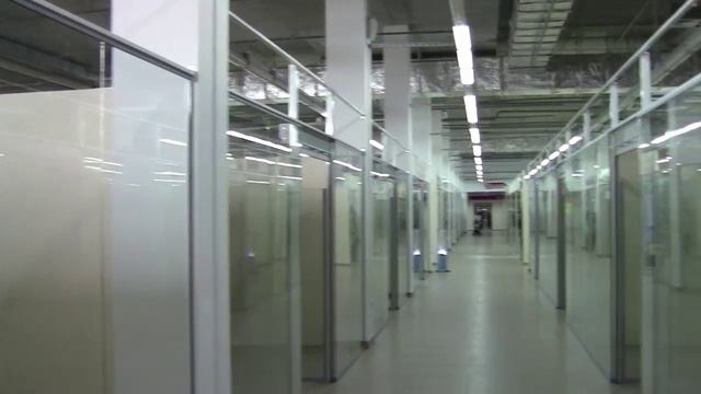 Стеклянные перегородки в торговом центре