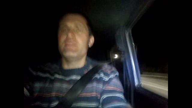 Везу пчёл домой Нивой 2131 на платформе 30 ульев сразу. Погрузка и перевозка мобильной платформы. смотреть онлайн