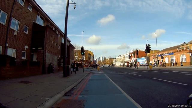 From Stratford to Whitechapel Nr.3 With Git up Git2 on the Green line смотреть онлайн