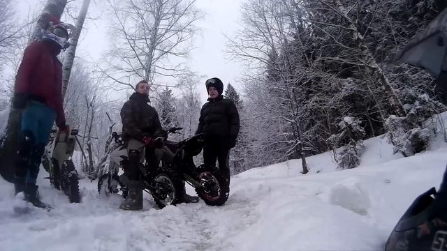 Новогоднее безумие/Штурмуем сугробы/Итоги года/Сказочная Москва смотреть онлайн