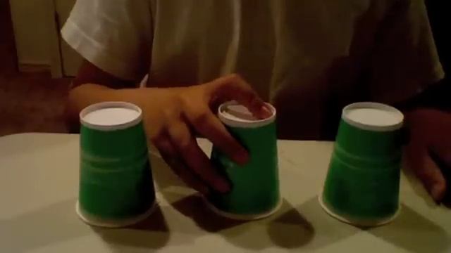 Amazing cups and balls trick: 3 cups 1 ball By:Luc смотреть онлайн