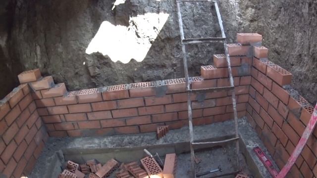 СТРОИТЕЛЬСТВО УЛИЧНОГО ПОГРЕБА ИЗ КРАСНОГО КИРПИЧА// СВОИМИ РУКАМИ (часть 1) смотреть онлайн