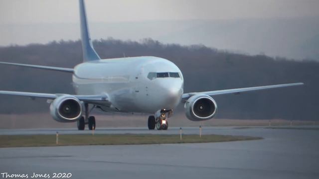 iAero Airways Boeing 737-484 [N314XA] University Park Airport Landing and Shutdown смотреть онлайн
