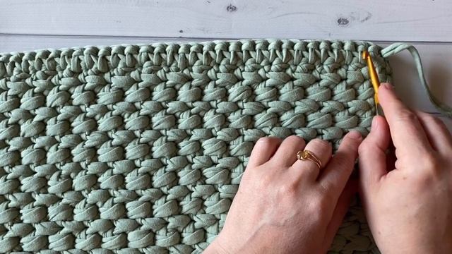 УДОБНАЯ И КРАСИВАЯ СУМКА ИЗ ТРИКОТАЖНОЙ ПРЯЖИ?Вяжется легче, чем кажется на первый взгляд! смотреть онлайн