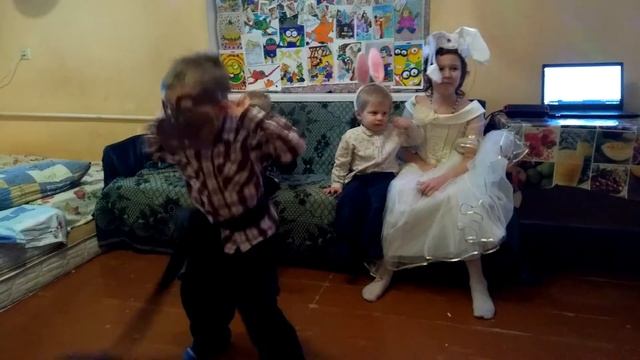 спектакль зверята пришли из лесу на новый год. смотреть онлайн