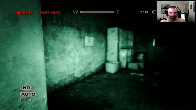 Outlast Ep 9 - Big Guy Is Coming!!!! FJISDH...
