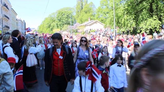 Норвегия Осло праздник дня независимости( Дня Конституции) парад национальные одежды 13 смотреть онлайн