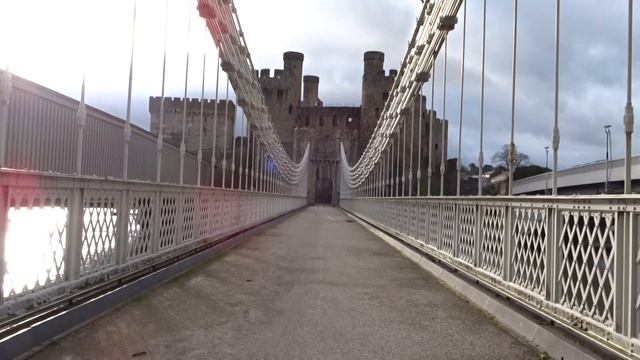 A walk across the historic 1822 Thomas Telford Conwy Suspension Bridge National Trust Cymru/Wales смотреть онлайн