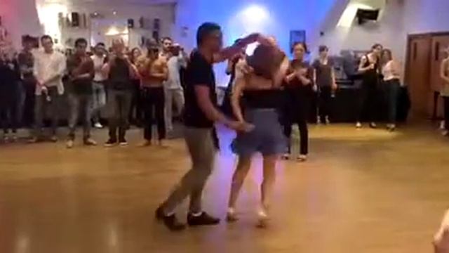 Salsa Class Improvers Hammerlock Turns смотреть онлайн