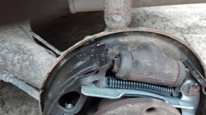 Как устранить стук в задних тормозных барабанах, на калине.