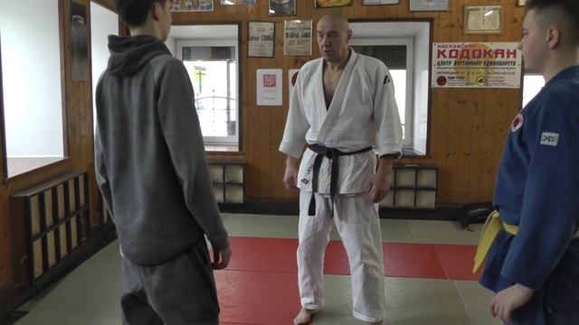 О важности нагружать ноги. Спина и осанка в дзюдо смотреть онлайн