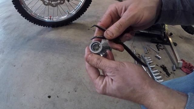 How to change oil on 4 stroke dirt bike Suzuki RMX450Z смотреть онлайн