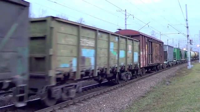 ВЛ10-488 с грузовым поездом смотреть онлайн