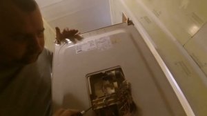 Холодильник Самсунг шумит при запуске.