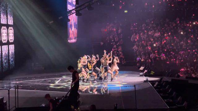 JISOO - ‘꽃 (FLOWER)’ | BLACKPINK 블랙핑크 BORN PINK World Tour Sydney Australia Concert Day 2 4K HDR