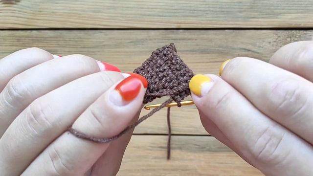 Вязальный лайфхак: как обвязать треугольную деталь без отрыва нити? смотреть онлайн