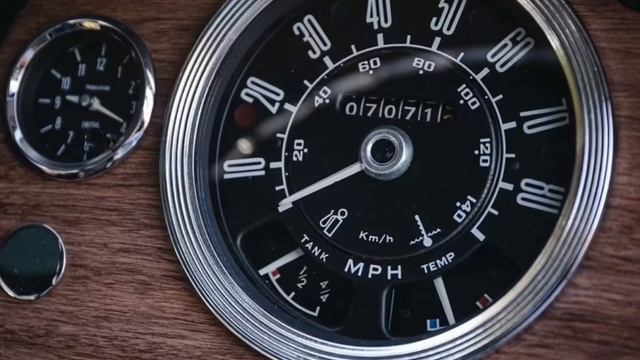 The world's most expensive classic Transit: This 1972 Mk1 Ford Transit sold on auction for £61,875 смотреть онлайн