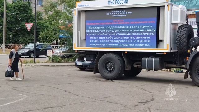 МЧС России доставил в Херсонскую область ﹥ 80 тонн продуктов питания и ﹥ 123 тонн бутилированной во смотреть онлайн