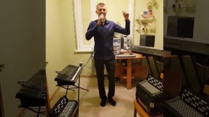 Николай Горобец исполняет песню из репертуара Муслима Магамаева