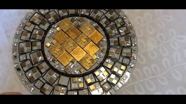 Как преобразить стол из ИКЕЯ. Апгрейд столика мозаикой и эпоксидной смолой. 1 часть смотреть онлайн