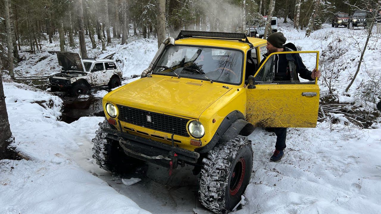 Крутые Nissan Patrol, но оба на 35 шоссейках) Саша выкатил Ниву смотреть онлайн