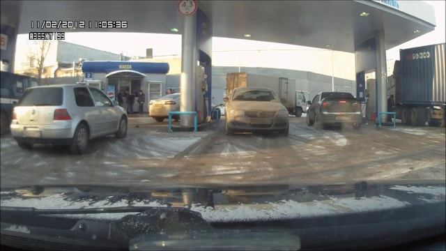 Моменты: Забыл вынуть пистолет на АЗС смотреть онлайн