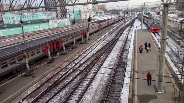 Электропоезд ЭТ2М -124 на станции Новосибирск главный смотреть онлайн