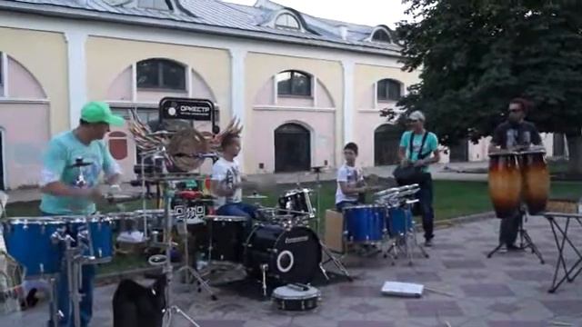 Рязань. Оркестр Летучих барабанщиков.17.08.2013 смотреть онлайн